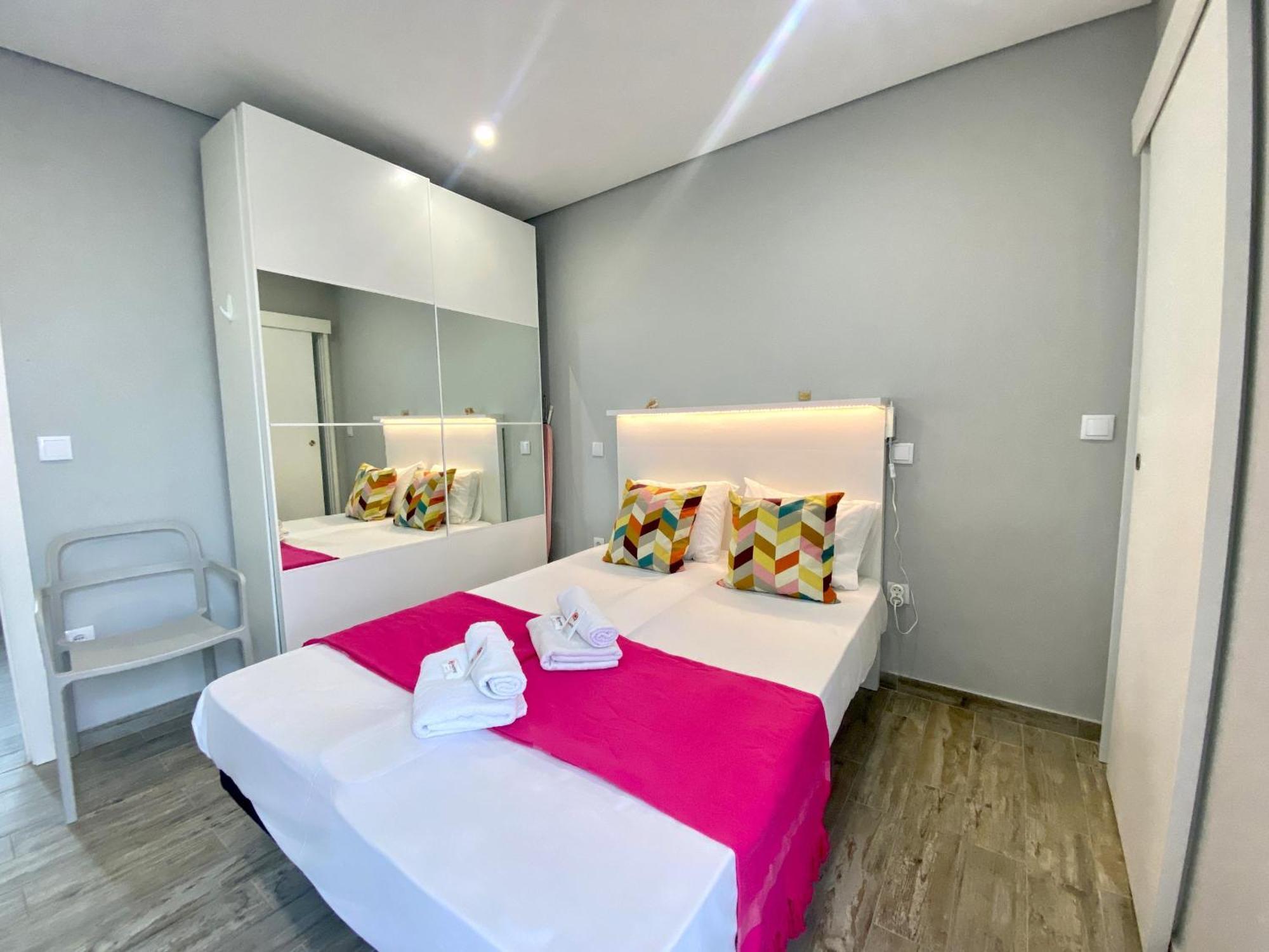 Appartamento Quarteira Stylish 2 By Homing Esterno foto